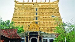 പത്മനാഭസ്വാമി ക്ഷേത്രത്തില്‍ ചുരിദാര്‍ ധരിക്കുന്നതിനുള്ള വിലക്ക് തുടരും; തീരുമാനം ശക്തമായ പ്രതിഷേധത്തെ തുടര്‍ന്ന്‍
