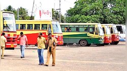 ശബരിമല പാതയില്‍ കെഎസ്ആര്‍ടിസി ബസുകള്‍ തമ്മില്‍ കൂട്ടിയിടിച്ചു; പത്തു പേര്‍ക്ക് പരിക്ക്