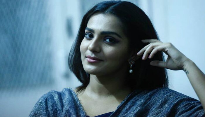 എല്ലാവരും തനിനിറം കാണിക്കുമ്പോള് പാര്വതി ചെയ്യുന്നത് ഇതാണ്! എല്ലാവരും തനിനിറം കാണിക്കുമ്പോള് പാര്വതി ചെയ്യുന്നത് ഇതാണ്!