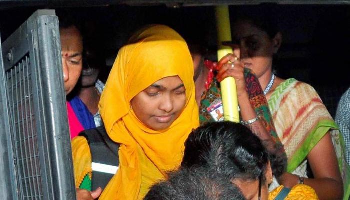 ഹാദിയ-ഷഫിന് വിവാഹം നിയമപരമെന്ന് സുപ്രീംകോടതി ഹാദിയ-ഷഫിന് വിവാഹം നിയമപരമെന്ന് സുപ്രീംകോടതി