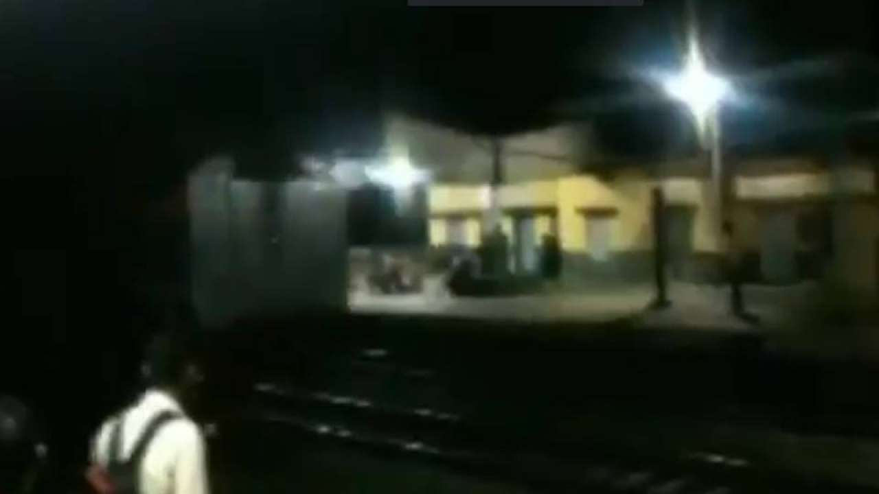 ഷണ്ടിംഗിനിടെ അശ്രദ്ധ; എന്ജിന് ഇല്ലാതെ ട്രെയിന് ഓടിയത് 15 കി.മീ ഷണ്ടിംഗിനിടെ അശ്രദ്ധ; എന്ജിന് ഇല്ലാതെ ട്രെയിന് ഓടിയത് 15 കി.മീ