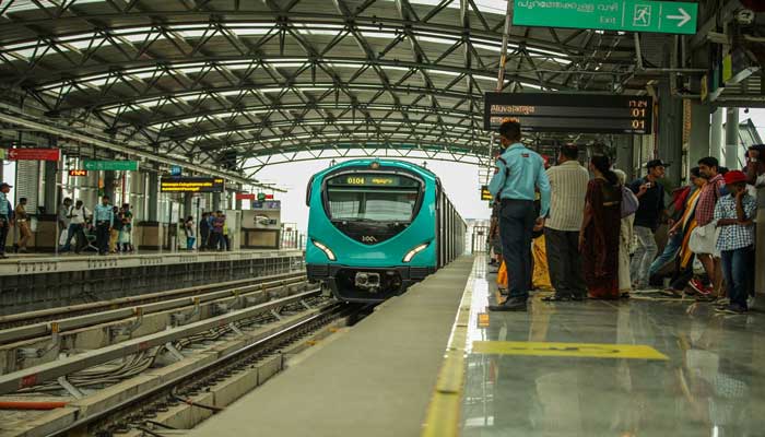 ഒന്നാം പിറന്നാള് ആഘോഷിക്കാന് തയ്യാറെടുത്ത് കൊച്ചി മെട്രോ; യാത്രക്കാര്ക്കായി സര്പ്രൈസ് ഗിഫ്റ്റ് ഒന്നാം പിറന്നാള് ആഘോഷിക്കാന് തയ്യാറെടുത്ത് കൊച്ചി മെട്രോ; യാത്രക്കാര്ക്കായി സര്പ്രൈസ് ഗിഫ്റ്റ്