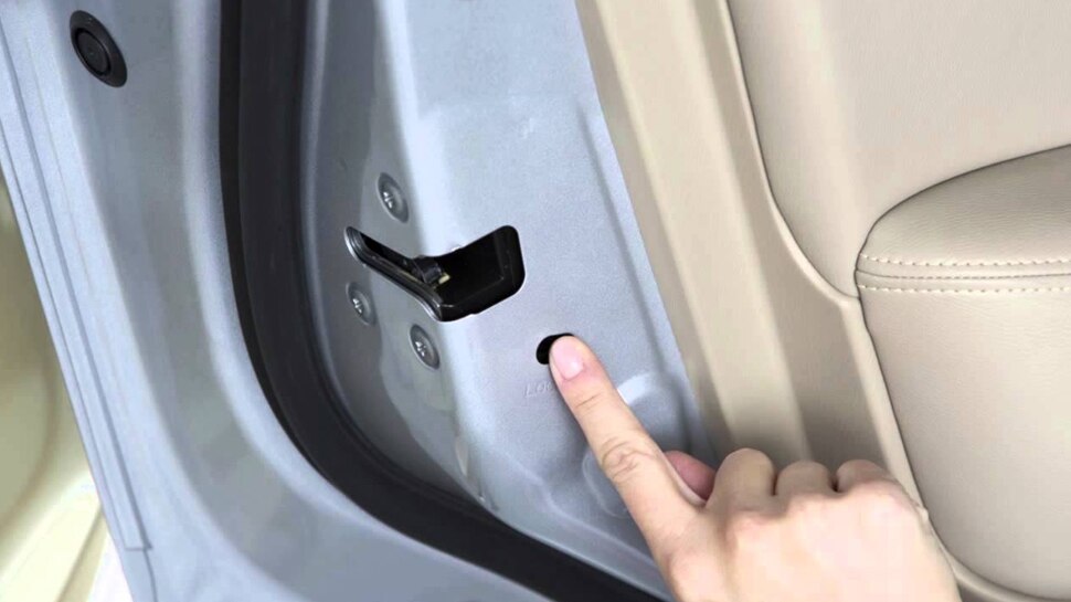 Govt. to Remove Child Lock News in Malayalam സ്ത്രീ യാത്രക്കാര്‍ക്ക്