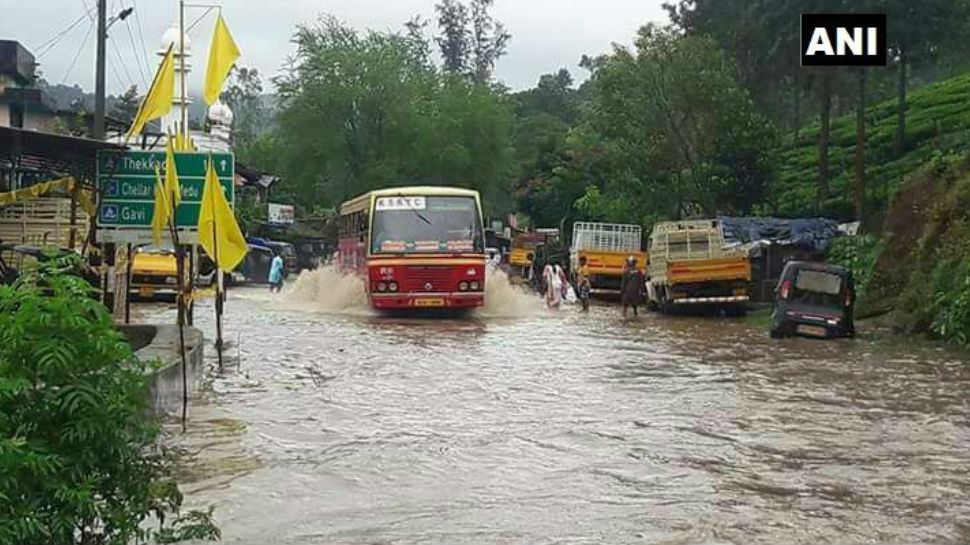 സംസ്ഥാനത്ത് മഴ തകര്ക്കുന്നു; അഞ്ച് ജില്ലകളില് ഇന്ന് അവധി സംസ്ഥാനത്ത് മഴ തകര്ക്കുന്നു; അഞ്ച് ജില്ലകളില് ഇന്ന് അവധി