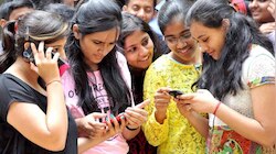 സിബിഎസ്‌ഇ: ആദ്യം മാര്‍ക്ക് കുറവ്, പുനര്‍ മൂല്യനിര്‍ണയത്തിന് ശേഷം പലരും ടോപ്പ്