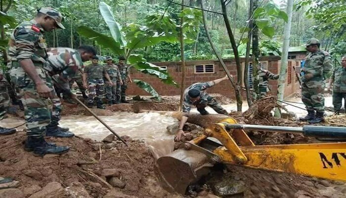 കനത്തമഴ: പതിനൊന്ന് ജില്ലകളില് റെഡ് അലര്ട്ട്; മുഖ്യമന്ത്രിയുടെ സന്ദര്ശനം നാളെ കനത്തമഴ: പതിനൊന്ന് ജില്ലകളില് റെഡ് അലര്ട്ട്; മുഖ്യമന്ത്രിയുടെ സന്ദര്ശനം നാളെ
