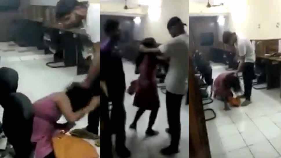 പെണ്കുട്ടിയെ അതിക്രൂരമായി മര്ദിച്ച് പോലീസ് ഉദ്യോഗസ്ഥന്റെ മകന്; അന്വേഷണത്തിന് ഉത്തരവിട്ട് രാജ്നാഥ് സിംഗ് പെണ്കുട്ടിയെ അതിക്രൂരമായി മര്ദിച്ച് പോലീസ് ഉദ്യോഗസ്ഥന്റെ മകന്; അന്വേഷണത്തിന് ഉത്തരവിട്ട് രാജ്നാഥ് സിംഗ്