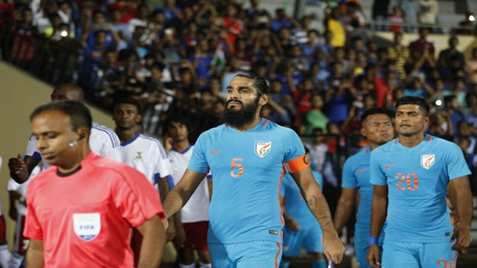 സൗഹൃദ ഫുട്ബോള് മത്സരം: ചൈനയെ നേരിടാന് മലയാളി കൂട്ടുകെട്ടുമായി ഇന്ത്യ ഒരുങ്ങുന്നു സൗഹൃദ ഫുട്ബോള് മത്സരം: ചൈനയെ നേരിടാന് മലയാളി കൂട്ടുകെട്ടുമായി ഇന്ത്യ ഒരുങ്ങുന്നു