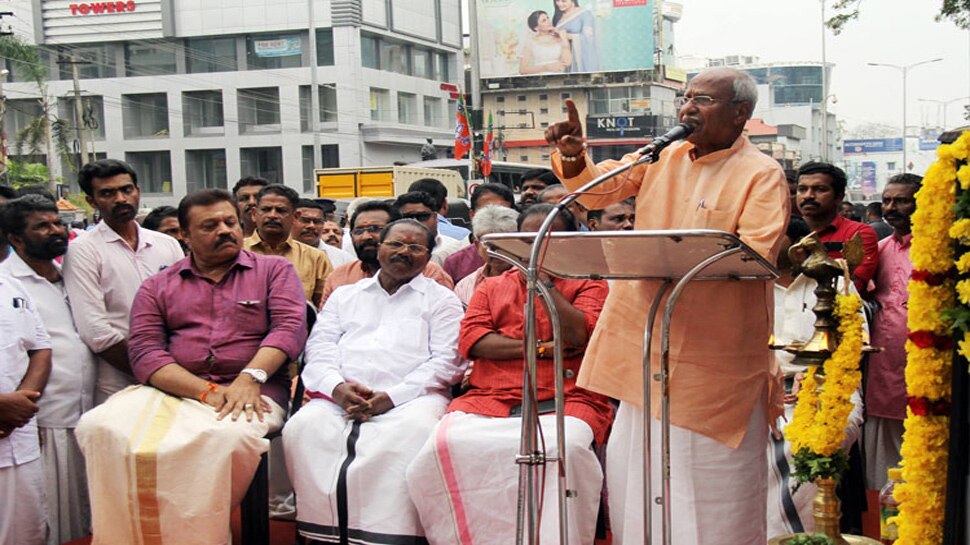 എ.എന്.രാധാകൃഷ്ണന് അഭിവാദ്യമര്പ്പിച്ച് സുരേഷ് ഗോപിയും രാജഗോപാലും എ.എന്.രാധാകൃഷ്ണന് അഭിവാദ്യമര്പ്പിച്ച് സുരേഷ് ഗോപിയും രാജഗോപാലും
