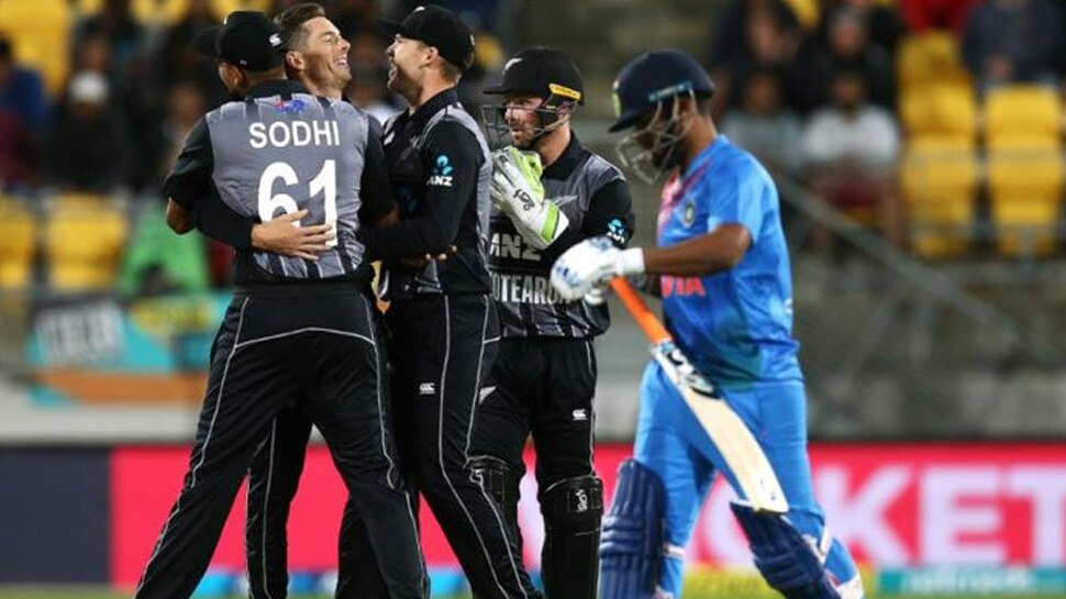 IND vs NZ: ആദ്യ മത്സരത്തില് ദയനീയ തോല്വി ഏറ്റുവാങ്ങി ഇന്ത്യ!! IND vs NZ: ആദ്യ മത്സരത്തില് ദയനീയ തോല്വി ഏറ്റുവാങ്ങി ഇന്ത്യ!!