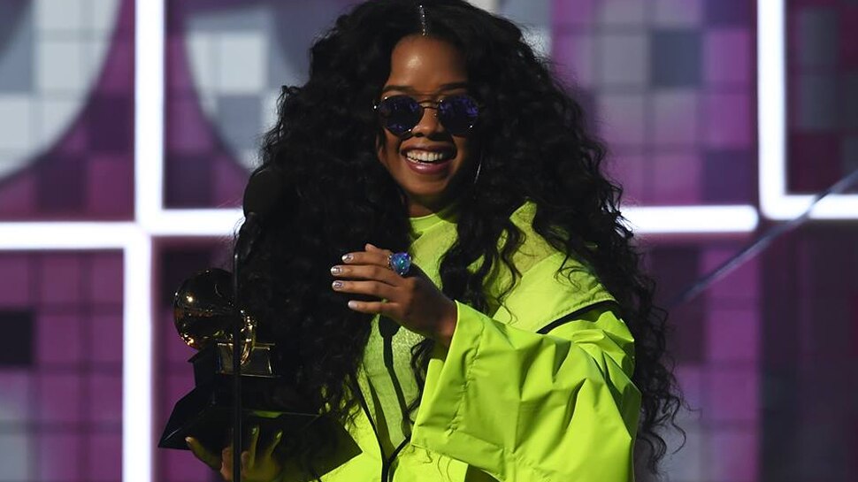 H.E.R. wins best R&B performance for