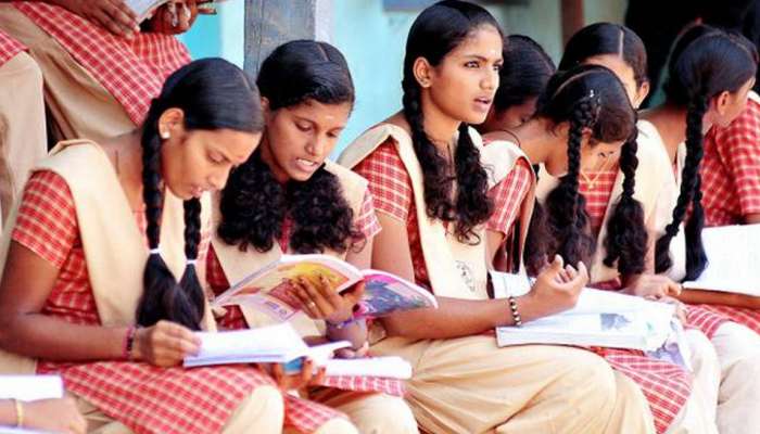 എസ്.എസ്.എല്.സി ഉത്തരക്കടലാസുകള് സീല് പൊട്ടിയ്ക്കാത്ത നിലയില് റോഡരികില് എസ്.എസ്.എല്.സി ഉത്തരക്കടലാസുകള് സീല് പൊട്ടിയ്ക്കാത്ത നിലയില് റോഡരികില്