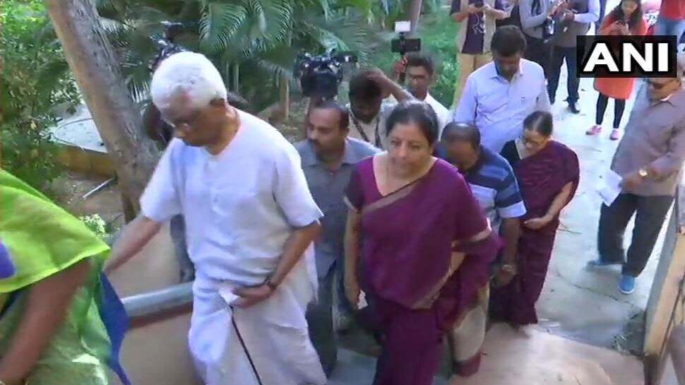 രണ്ടാം ഘട്ട വോട്ടെടുപ്പ് ആരംഭിച്ചു; 95 മണ്ഡലങ്ങളില് ഇന്ന് വിധിയെഴുതും രണ്ടാം ഘട്ട വോട്ടെടുപ്പ് ആരംഭിച്ചു; 95 മണ്ഡലങ്ങളില് ഇന്ന് വിധിയെഴുതും
