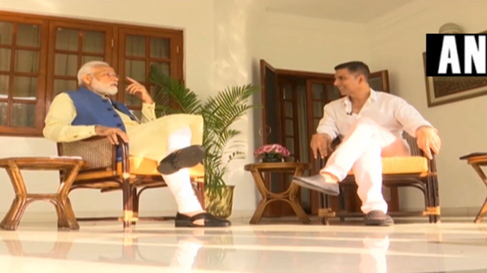 രാഷ്ട്രീയം വിട്ട് അല്പം സ്വകാര്യമാവാം, അക്ഷയ് കുമാറുമായി സംഭാഷണത്തിൽ നരേന്ദ്രമോദി... രാഷ്ട്രീയം വിട്ട് അല്പം സ്വകാര്യമാവാം, അക്ഷയ് കുമാറുമായി സംഭാഷണത്തിൽ നരേന്ദ്രമോദി...