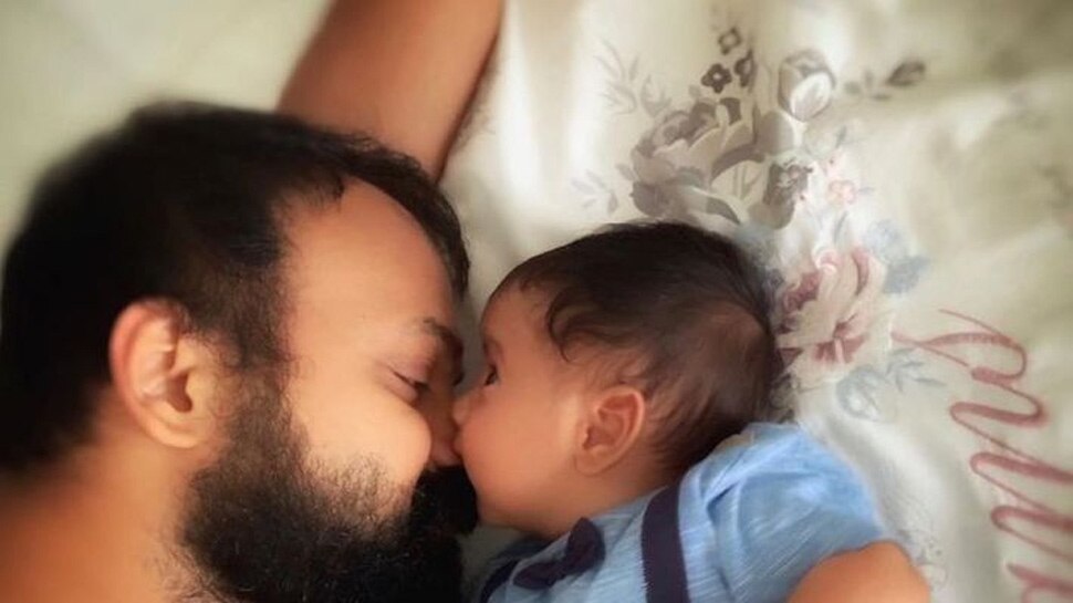 ഫാദേഴ്സ് ഡേയില് മകന്റെ ചിത്രം പങ്കുവെച്ച് കുഞ്ചാക്കോ ബോബന് ഫാദേഴ്സ് ഡേയില് മകന്റെ ചിത്രം പങ്കുവെച്ച് കുഞ്ചാക്കോ ബോബന്