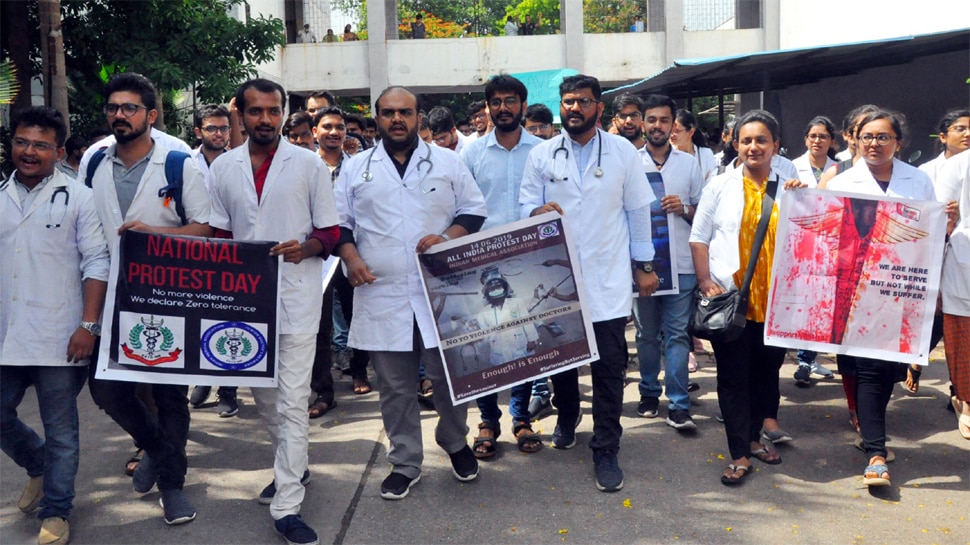 Junior Doctors Call Off Week-long Strike After Meeting West Bengal CM ...