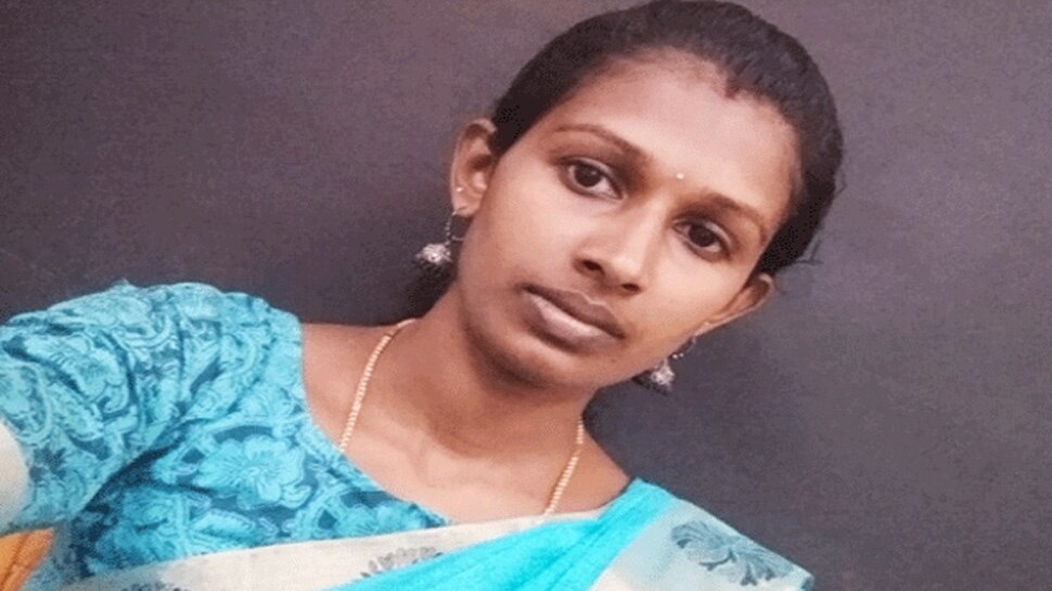 സ്കൂള് വളപ്പിലെ അപകടം: ചികിത്സയിലിരുന്ന അധ്യാപിക മരിച്ചു സ്കൂള് വളപ്പിലെ അപകടം: ചികിത്സയിലിരുന്ന അധ്യാപിക മരിച്ചു