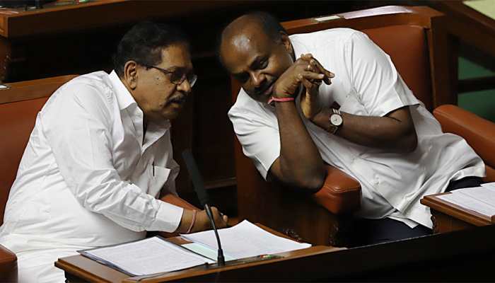 കര്"നാടകം": സര്ക്കാരിനെ താഴെയിറക്കാനാണ് ബിജെപിയുടെ ശ്രമമെന്ന് കുമാരസ്വാമി കര്"നാടകം": സര്ക്കാരിനെ താഴെയിറക്കാനാണ് ബിജെപിയുടെ ശ്രമമെന്ന് കുമാരസ്വാമി