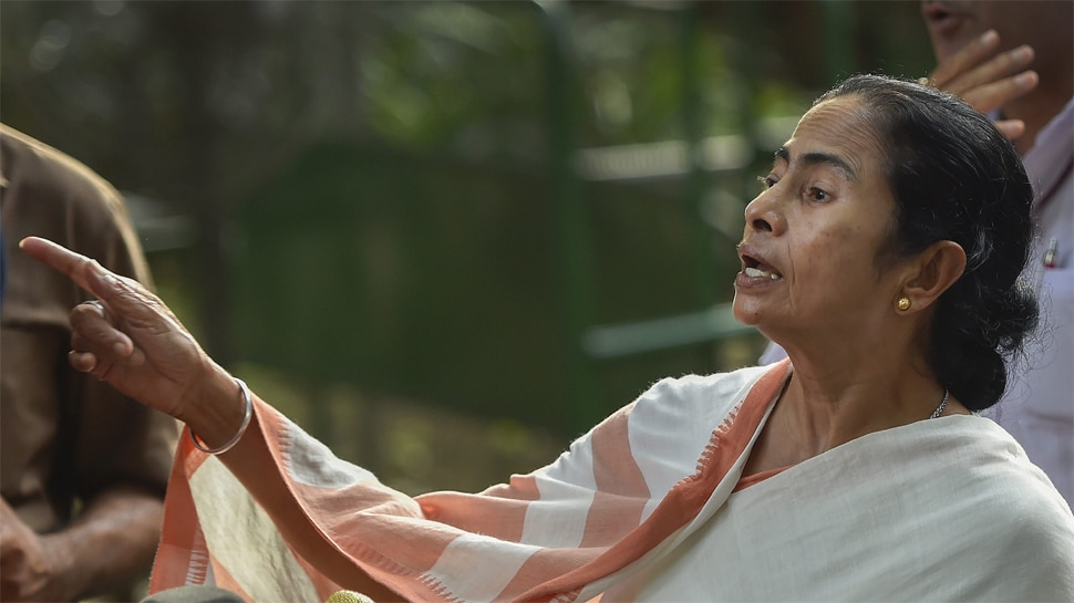 ജനാധിപത്യം സംരക്ഷിക്കാന് തിരഞ്ഞെടുപ്പ് പരിഷ്കരണം അനിവാര്യം: മമത ബാനര്ജി ജനാധിപത്യം സംരക്ഷിക്കാന് തിരഞ്ഞെടുപ്പ് പരിഷ്കരണം അനിവാര്യം: മമത ബാനര്ജി