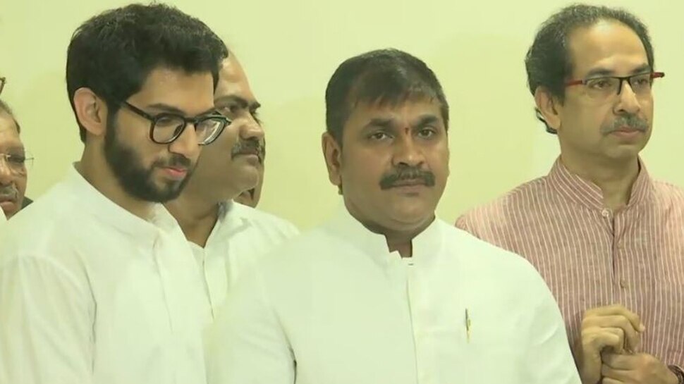 എന്സിപി മുംബൈ അദ്ധ്യക്ഷന് സച്ചിന് അഹിര് ശിവസേനയില് ചേര്ന്നു എന്സിപി മുംബൈ അദ്ധ്യക്ഷന് സച്ചിന് അഹിര് ശിവസേനയില് ചേര്ന്നു