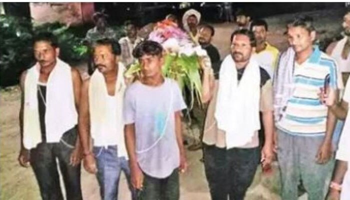 വൃദ്ധ ബ്രാഹ്മണനെ മതാചാരപ്രകാരം സംസ്കരിച്ച് മുസ്ലീം സഹോദരന്മാര്!! വൃദ്ധ ബ്രാഹ്മണനെ മതാചാരപ്രകാരം സംസ്കരിച്ച് മുസ്ലീം സഹോദരന്മാര്!!