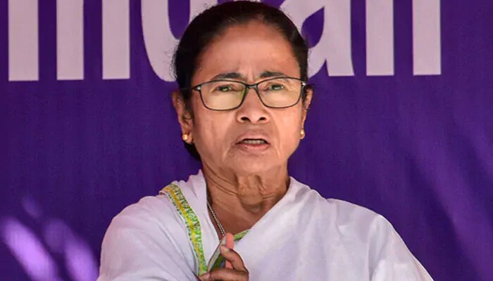 'അഭിജിത്തി'ല് നാക്കുളുക്കി മമത!! 'അഭിജിത്തി'ല് നാക്കുളുക്കി മമത!!