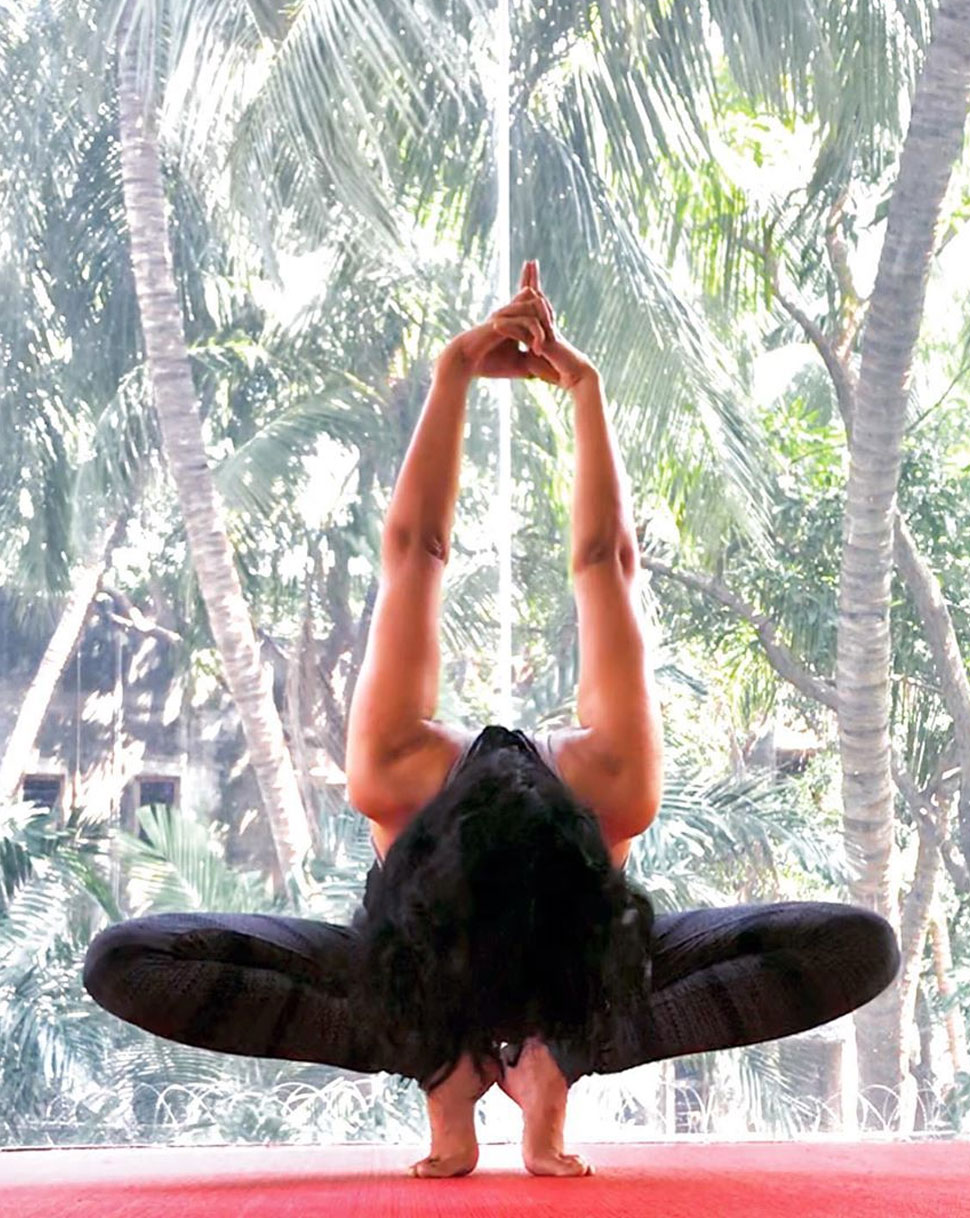 Yoga poses of kavitha Kaushik | News in Malayalam: കവിതാ ...