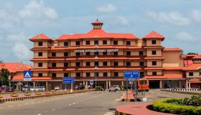 യാത്രക്കാരന്റെ ബാഗില്നിന്നും 6 തോക്കുകള് പിടികൂടി യാത്രക്കാരന്റെ ബാഗില്നിന്നും 6 തോക്കുകള് പിടികൂടി