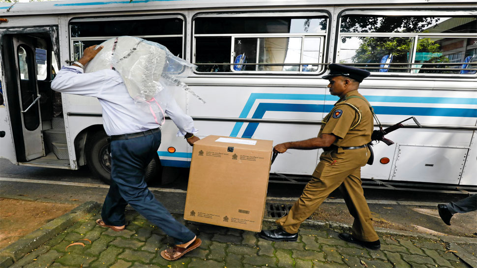 ശ്രീലങ്കയില് പ്രസിഡന്റ് തിരഞ്ഞെടുപ്പ്; മുസ്ലീം വോട്ടര്മാര്ക്കുനേരെ ആക്രമണം ശ്രീലങ്കയില് പ്രസിഡന്റ് തിരഞ്ഞെടുപ്പ്; മുസ്ലീം വോട്ടര്മാര്ക്കുനേരെ ആക്രമണം