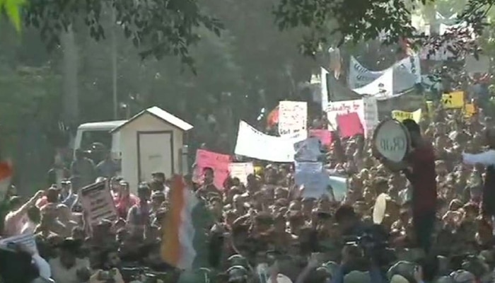 ജെഎന്യു സംഘര്ഷം: 50 വിദ്യാര്ത്ഥികള് അറസ്റ്റില്! ജെഎന്യു സംഘര്ഷം: 50 വിദ്യാര്ത്ഥികള് അറസ്റ്റില്!