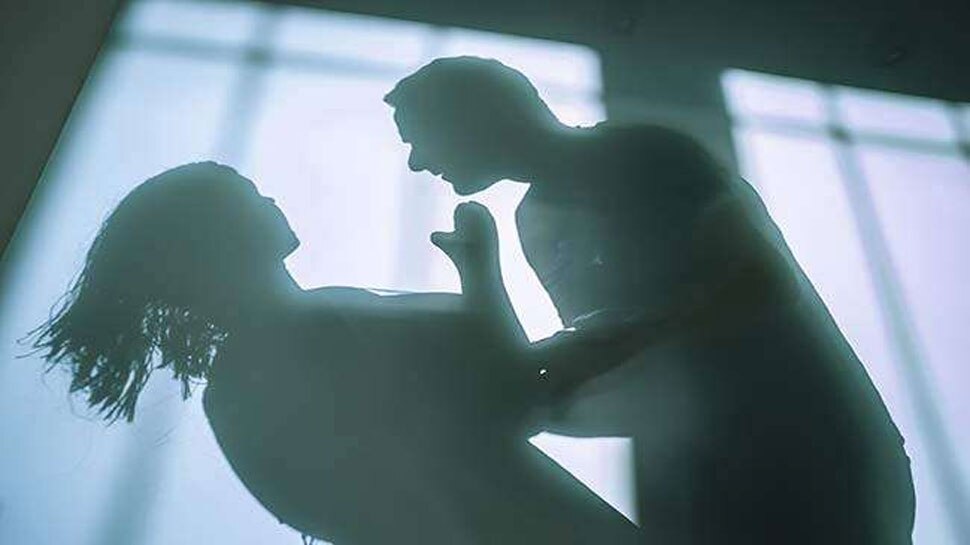 ജീവനക്കാരിയുമായി കേണലിന്റെ ലൈംഗിക വേഴ്ച; മൊബൈലില് പകര്ത്തി ജവാന്മാര്...!! ജീവനക്കാരിയുമായി കേണലിന്റെ ലൈംഗിക വേഴ്ച; മൊബൈലില് പകര്ത്തി ജവാന്മാര്...!!