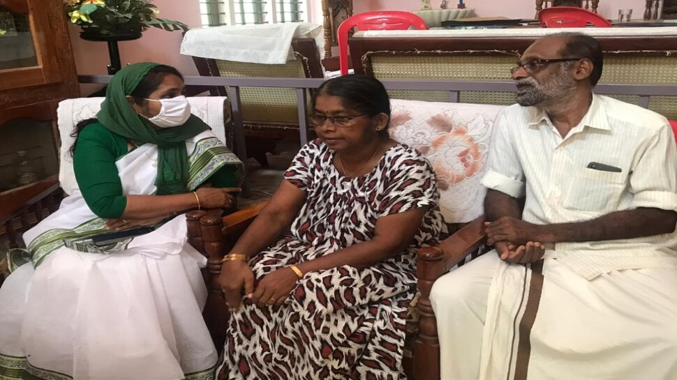 വനിത കമ്മീഷൻ ഇടപെട്ടു; ഉത്തരയുടെ കുഞ്ഞിനെ മാതാപിതാക്കൾക്ക് വിട്ടുകൊടുക്കും വനിത കമ്മീഷൻ ഇടപെട്ടു; ഉത്തരയുടെ കുഞ്ഞിനെ മാതാപിതാക്കൾക്ക് വിട്ടുകൊടുക്കും
