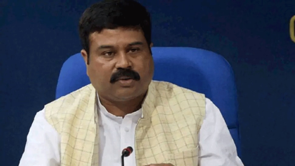 ഇന്ധനവില സാധാരണക്കാരെ ബാധിച്ചിട്ടില്ല, എല്ലാം പാവങ്ങള്ക്ക് വേണ്ടി...!! കേന്ദ്ര പെട്രോളിയം മന്ത്രി ധർമേന്ദ്ര പ്രധാൻ ഇന്ധനവില സാധാരണക്കാരെ ബാധിച്ചിട്ടില്ല, എല്ലാം പാവങ്ങള്ക്ക് വേണ്ടി...!! കേന്ദ്ര പെട്രോളിയം മന്ത്രി ധർമേന്ദ്ര പ്രധാൻ