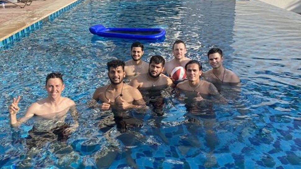 IPL 2020: അബുദാബിയിലെ ക്യാമ്പില് അര്ജ്ജുന് തെന്ഡുല്ക്കര്; താരം മുംബൈ ടീമിലേക്ക്... IPL 2020: അബുദാബിയിലെ ക്യാമ്പില് അര്ജ്ജുന് തെന്ഡുല്ക്കര്; താരം മുംബൈ ടീമിലേക്ക്...