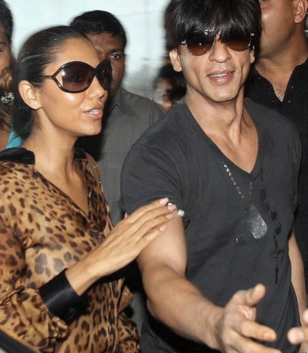 Bollywood Royal Couple Shah Rukh Khan And Gauri Celebrates St Wedding Anniversry Made For