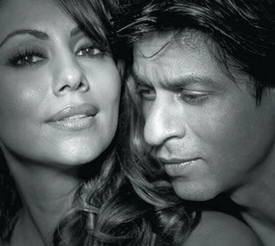 Bollywood Royal Couple Shah Rukh Khan And Gauri Celebrates 31st Wedding Anniversry Made For 