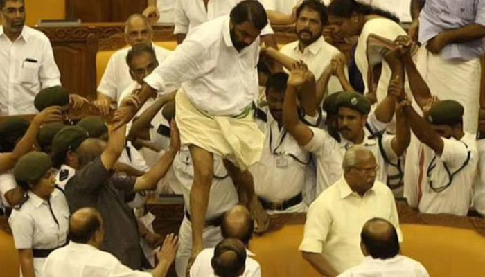 നിയമസഭാ കയ്യാങ്കളി കേസ്: സ്റ്റേ ആവശ്യം തള്ളി; പ്രതികളായ മന്ത്രിമാർ നാളെ ഹാജരാകണം നിയമസഭാ കയ്യാങ്കളി കേസ്: സ്റ്റേ ആവശ്യം തള്ളി; പ്രതികളായ മന്ത്രിമാർ നാളെ ഹാജരാകണം