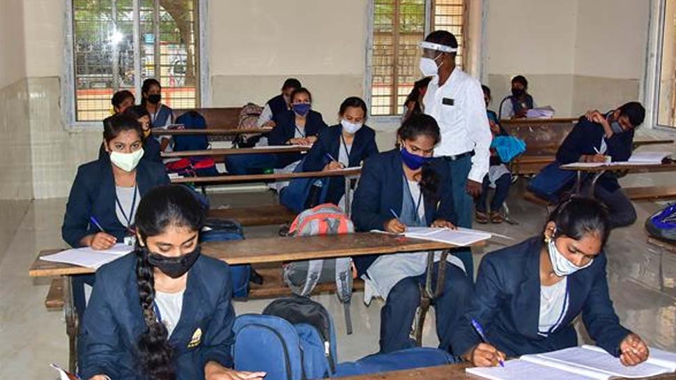 School Reopen: ഇന്ന് മുതൽ ഒരു ബഞ്ചിൽ 2 പേർ; പുതിയ ഉത്തരവിൽ പറയുന്ന കാര്യങ്ങൾ ഇവയൊക്കെയാണ് School Reopen: ഇന്ന് മുതൽ ഒരു ബഞ്ചിൽ 2 പേർ; പുതിയ ഉത്തരവിൽ പറയുന്ന കാര്യങ്ങൾ ഇവയൊക്കെയാണ്