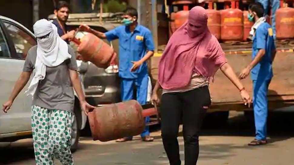 LPG Gas Cylinder Price Today: ഞെട്ടലോടെ മാസത്തുടക്കം; LPG സിലിണ്ടറിന്റെ വില വീണ്ടും കൂട്ടി LPG Gas Cylinder Price Today: ഞെട്ടലോടെ മാസത്തുടക്കം; LPG സിലിണ്ടറിന്റെ വില വീണ്ടും കൂട്ടി
