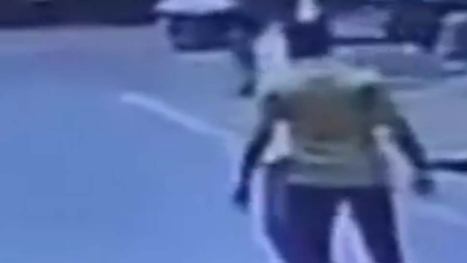 Moral Police : Kannur ൽ സഹപാഠിയായ പെൺക്കുട്ടിക്കൊപ്പം നടന്നതിന് പത്താം ക്ലാസ് വിദ്യാർഥിക്ക് സദാചാരം പറഞ്ഞ് Auto Driver ടെ ക്രൂര മർദനം, CCTV Video പുറത്ത്