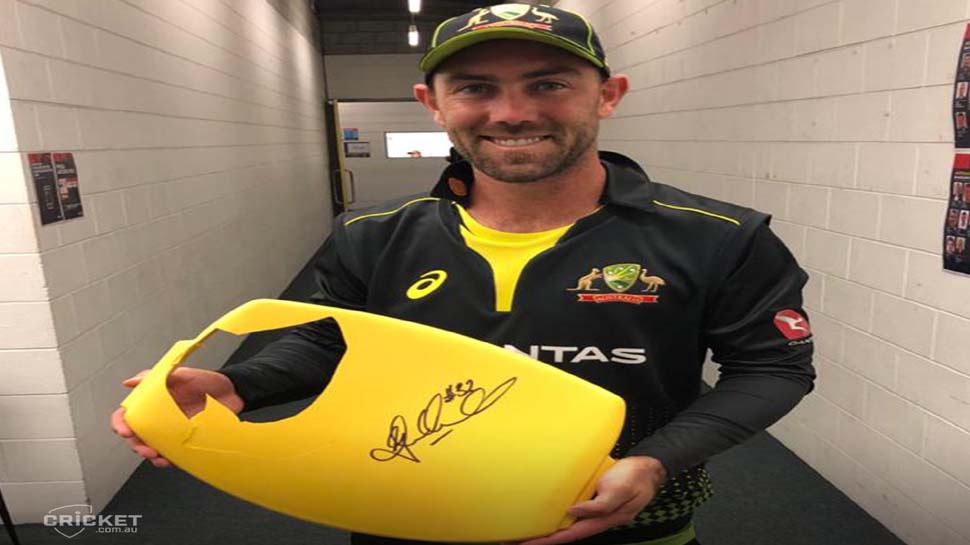 New Zealand vs Australia : Glenn Maxwell സിക്സറിടിച്ച് കസേര പൊട്ടിച്ചു, മാക്സ്വെൽ ഒപ്പിട്ട് കസേര ഇനി ലേലത്തിൽ വെക്കും : Video New Zealand vs Australia : Glenn Maxwell സിക്സറിടിച്ച് കസേര പൊട്ടിച്ചു, മാക്സ്വെൽ ഒപ്പിട്ട് കസേര ഇനി ലേലത്തിൽ വെക്കും : Video