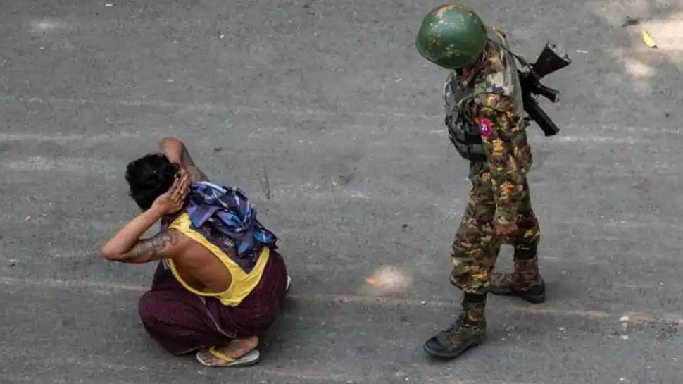 Myanmar Coup : സൈന്യത്തിന്റെ നരനായാട്ട്, ജനാധിപത്യത്തിന് വേണ്ടി പ്രതിഷേധിച്ചവർക്കെതിരെ മുന്നറിയിപ്പില്ലാതെ വെടിവെപ്പ്, 4 കുട്ടികൾ ഉൾപ്പെടെ 38 പേർ മരിച്ചു Myanmar Coup : സൈന്യത്തിന്റെ നരനായാട്ട്, ജനാധിപത്യത്തിന് വേണ്ടി പ്രതിഷേധിച്ചവർക്കെതിരെ മുന്നറിയിപ്പില്ലാതെ വെടിവെപ്പ്, 4 കുട്ടികൾ ഉൾപ്പെടെ 38 പേർ മരിച്ചു