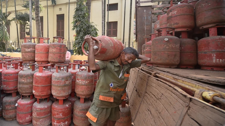 LPG News: സാധാരണക്കാർ‌ക്ക് വലിയ ആശ്വാസം, LPG നിയമത്തിൽ മാറ്റം, ഗ്യാസ് സബ്‌സിഡി ഈ രീതിയിൽ പരിശോധിക്കാം