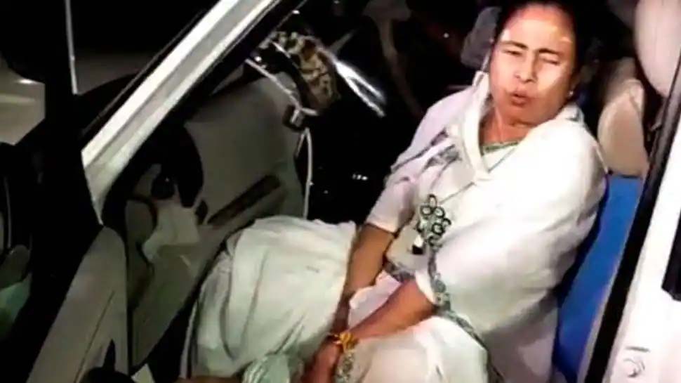 West Bengal Assembly Election 2021 : തെരഞ്ഞെടുപ്പ് പര്യടനത്തിനിടെ ഉണ്ടായ അജ്ഞാതമായ ആക്രമണത്തിൽ Mamata Banerjee ക്ക് കാല്ലിന്റെ എല്ലിന് പരിക്ക്, രാഷ്ട്രീയ നാടകമെന്ന് BJP West Bengal Assembly Election 2021 : തെരഞ്ഞെടുപ്പ് പര്യടനത്തിനിടെ ഉണ്ടായ അജ്ഞാതമായ ആക്രമണത്തിൽ Mamata Banerjee ക്ക് കാല്ലിന്റെ എല്ലിന് പരിക്ക്, രാഷ്ട്രീയ നാടകമെന്ന് BJP