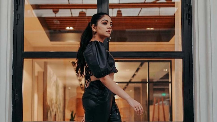 എല്ലാ നെ​ഗറ്റിവിറ്റിയിൽ നിന്ന് ഒഴിഞ്ഞ് മാറി അഹാന, വിവാദങ്ങൾക്കിടെ ഇൻസ്റ്റാ​ഗ്രാമിൽ പുതിയ ചിത്രം പങ്കുവെച്ച് അഹാന കൃഷ്ണ