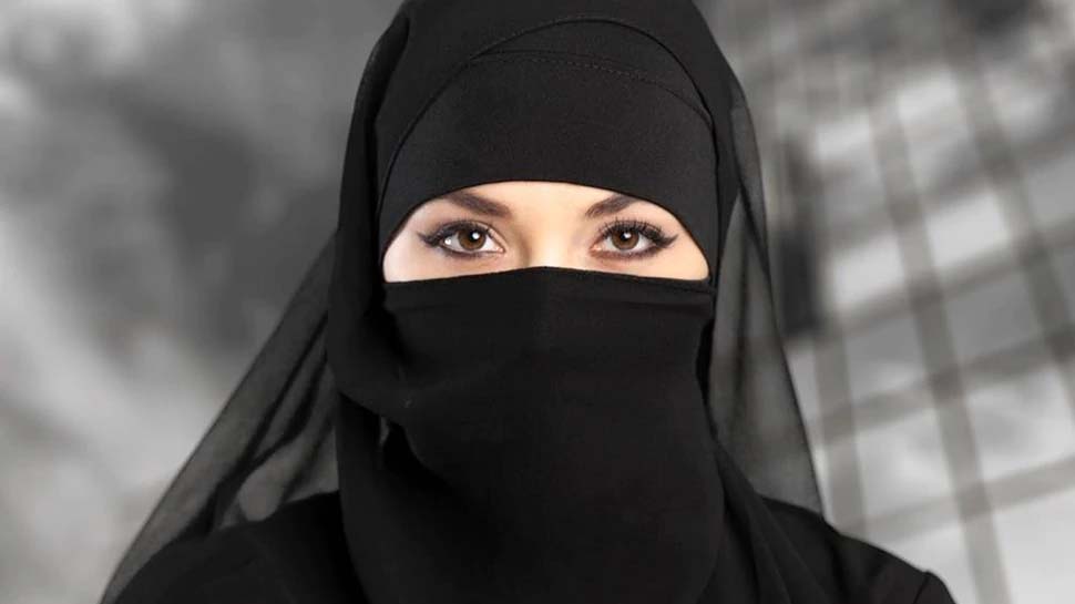 Sri Lanka Burqa Ban : ദേശസുരക്ഷയെ മുൻനിർത്തി ശ്രീലങ്കയിൽ ബുർഖയ്ക്കും ഇസ്ലാമിക സ്കൂളുകൾക്കും നിരോധന കൊണ്ടുവരും- ലങ്കൻ മന്ത്രി Sri Lanka Burqa Ban : ദേശസുരക്ഷയെ മുൻനിർത്തി ശ്രീലങ്കയിൽ ബുർഖയ്ക്കും ഇസ്ലാമിക സ്കൂളുകൾക്കും നിരോധന കൊണ്ടുവരും- ലങ്കൻ മന്ത്രി