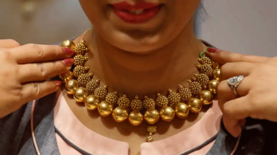 Gold Rate: സ്വര്ണവില 12 മാസത്തെ ഏറ്റവും താഴ്ന്ന നിലയില്, സ്വര്ണനിക്ഷേപകര്ക്ക് സുവര്ണ്ണാവസരം Gold Rate: സ്വര്ണവില 12 മാസത്തെ ഏറ്റവും താഴ്ന്ന നിലയില്, സ്വര്ണനിക്ഷേപകര്ക്ക് സുവര്ണ്ണാവസരം