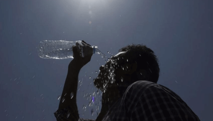 സംസ്ഥാനത്ത് താപനില ഉയരാന് സാധ്യത, മുന്നറിയിപ്പുമായി ദുരന്ത നിവാരണ അതോറിറ്റി സംസ്ഥാനത്ത് താപനില ഉയരാന് സാധ്യത, മുന്നറിയിപ്പുമായി ദുരന്ത നിവാരണ അതോറിറ്റി