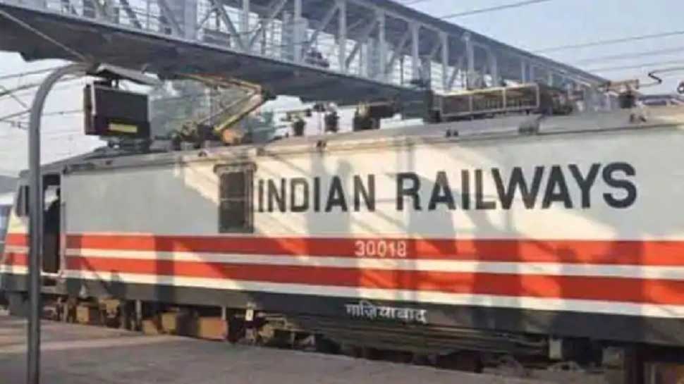 Indian Railway: ഹോളി പ്രമാണിച്ചു ബീഹാറിലേക്ക് പ്രത്യേക ട്രെയിൻ, അറിയാം പൂർണ്ണ വിവരങ്ങൾ Indian Railway: ഹോളി പ്രമാണിച്ചു ബീഹാറിലേക്ക് പ്രത്യേക ട്രെയിൻ, അറിയാം പൂർണ്ണ വിവരങ്ങൾ