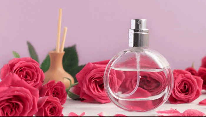 Beauty Tips: വേനല്ക്കാലത്ത് ചര്മ്മത്തിന് കുളിര്മ്മ പകരാന് അല്പം റോസ് വാട്ടർ Beauty Tips: വേനല്ക്കാലത്ത് ചര്മ്മത്തിന് കുളിര്മ്മ പകരാന് അല്പം റോസ് വാട്ടർ